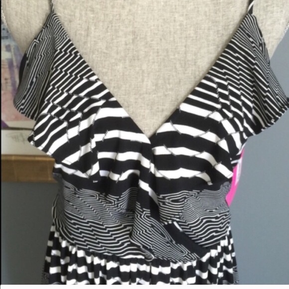 Betsey Johnson Maxi - Picture 3 of 3